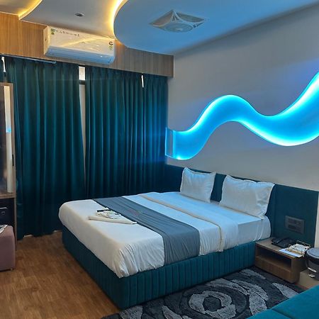 Hotel Victoria Prime سورات المظهر الخارجي الصورة