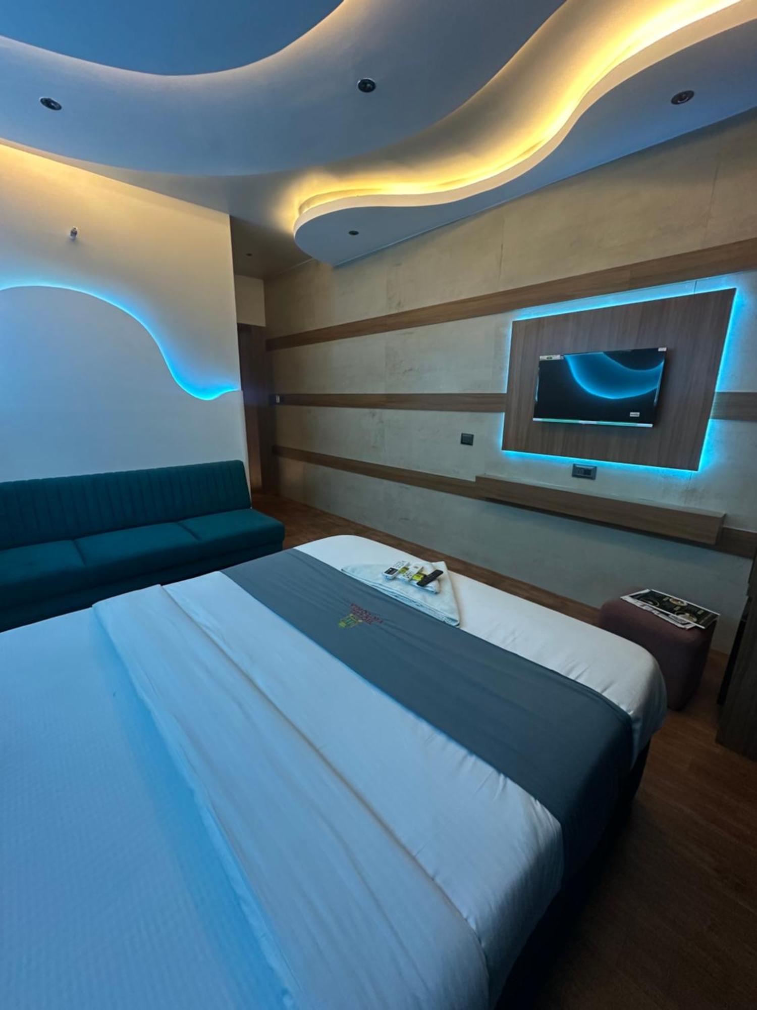 Hotel Victoria Prime سورات المظهر الخارجي الصورة
