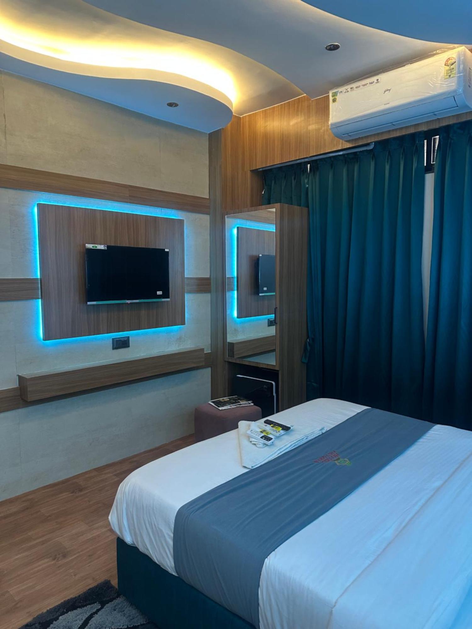 Hotel Victoria Prime سورات المظهر الخارجي الصورة