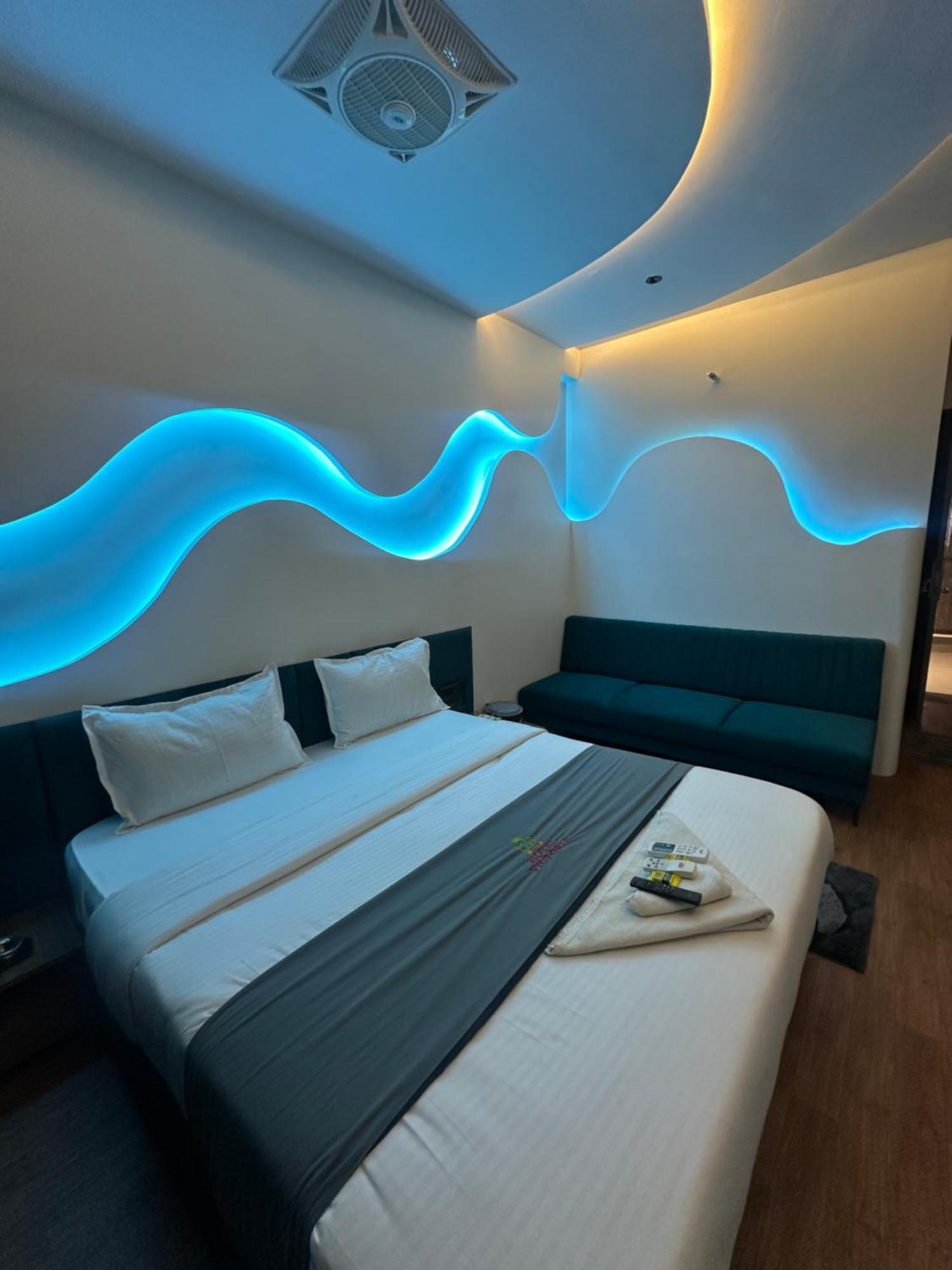 Hotel Victoria Prime سورات المظهر الخارجي الصورة