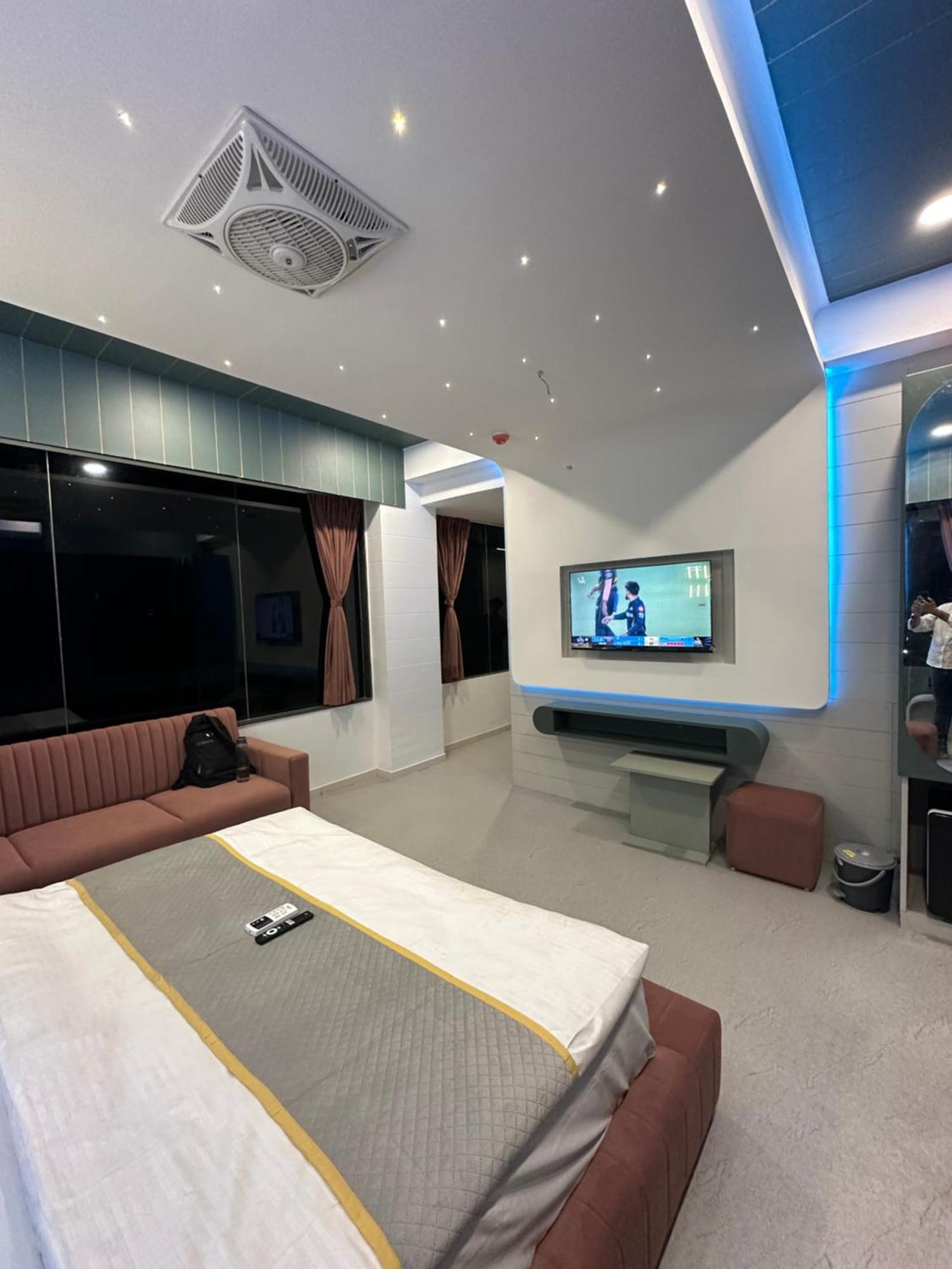 Hotel Victoria Prime سورات المظهر الخارجي الصورة