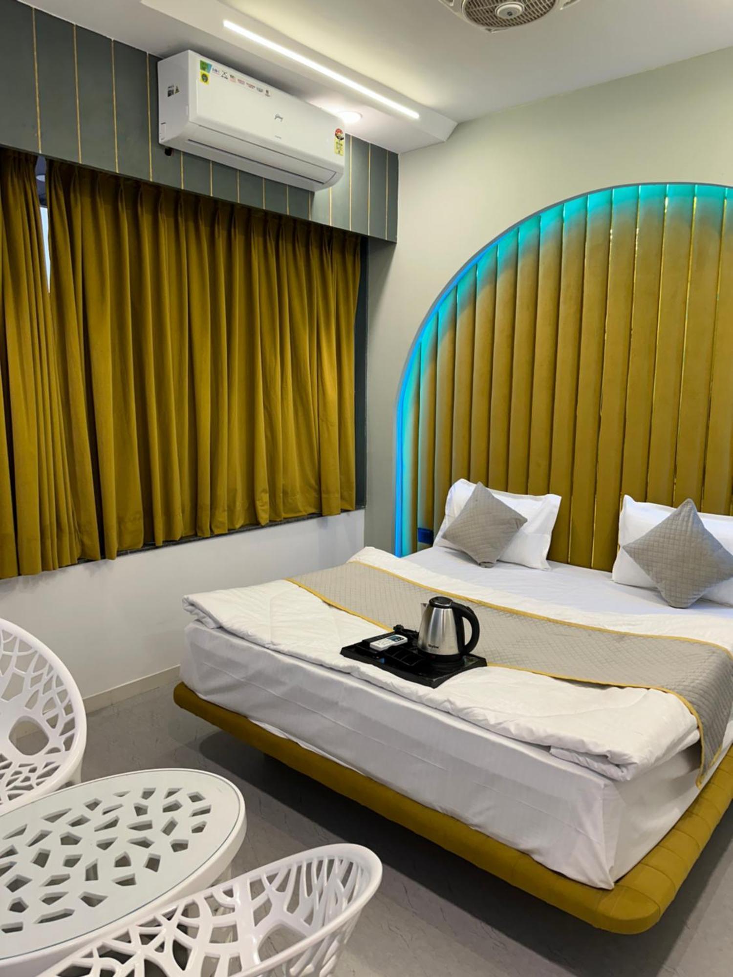 Hotel Victoria Prime سورات المظهر الخارجي الصورة