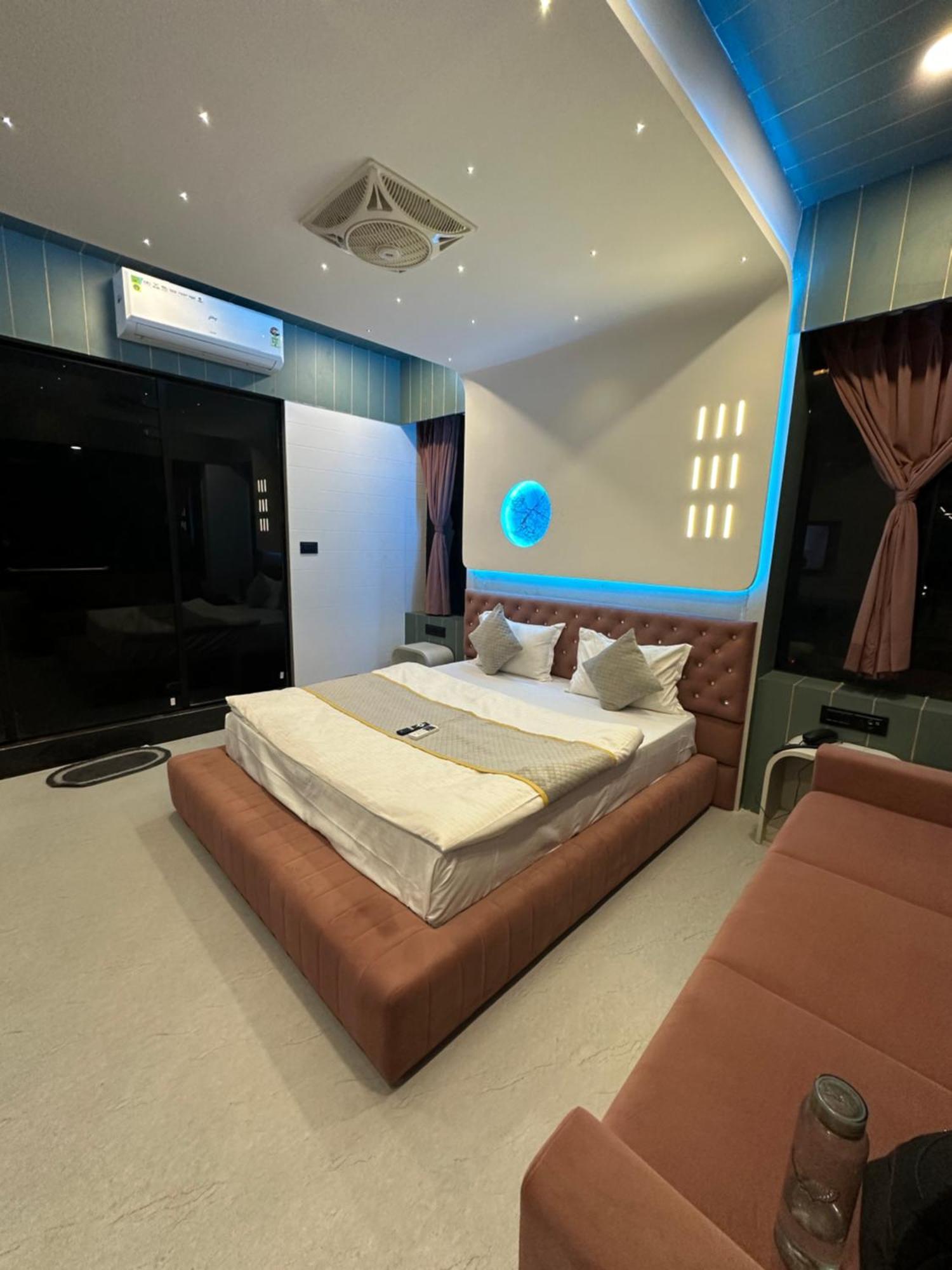 Hotel Victoria Prime سورات المظهر الخارجي الصورة