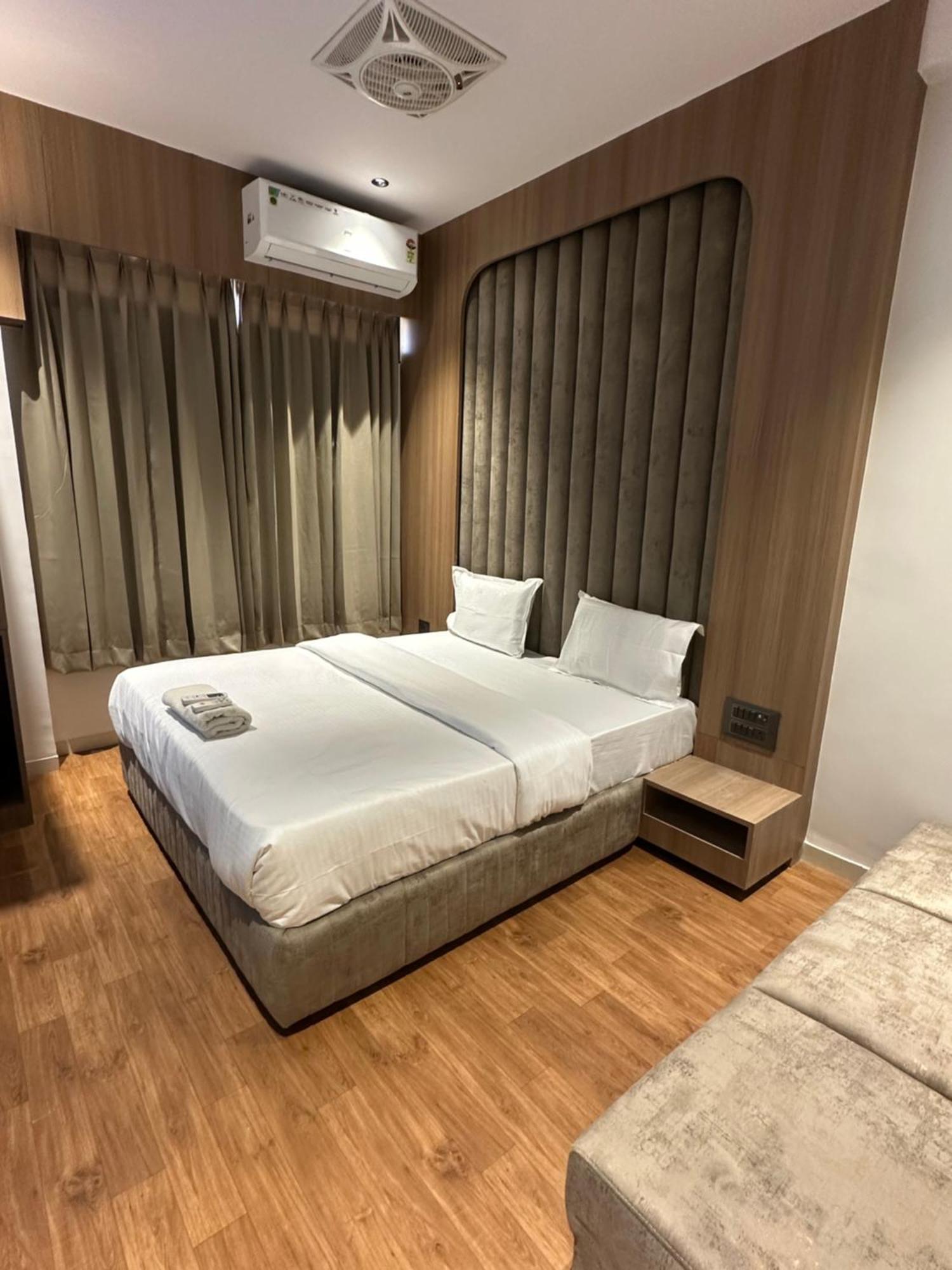 Hotel Victoria Prime سورات المظهر الخارجي الصورة