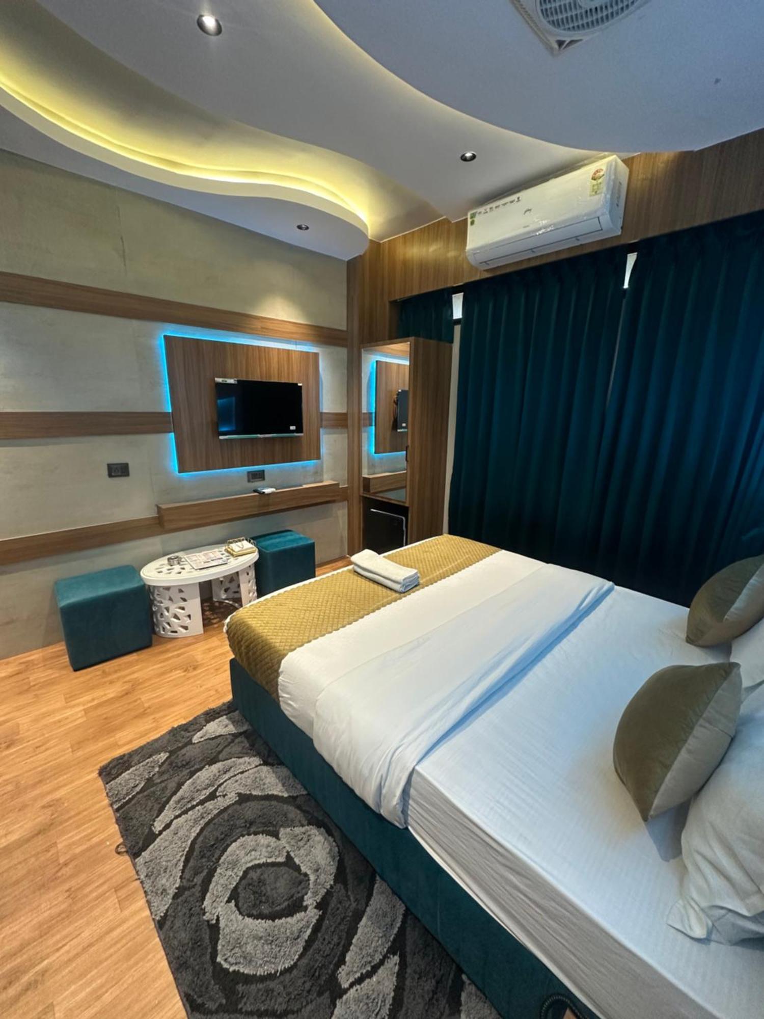 Hotel Victoria Prime سورات المظهر الخارجي الصورة