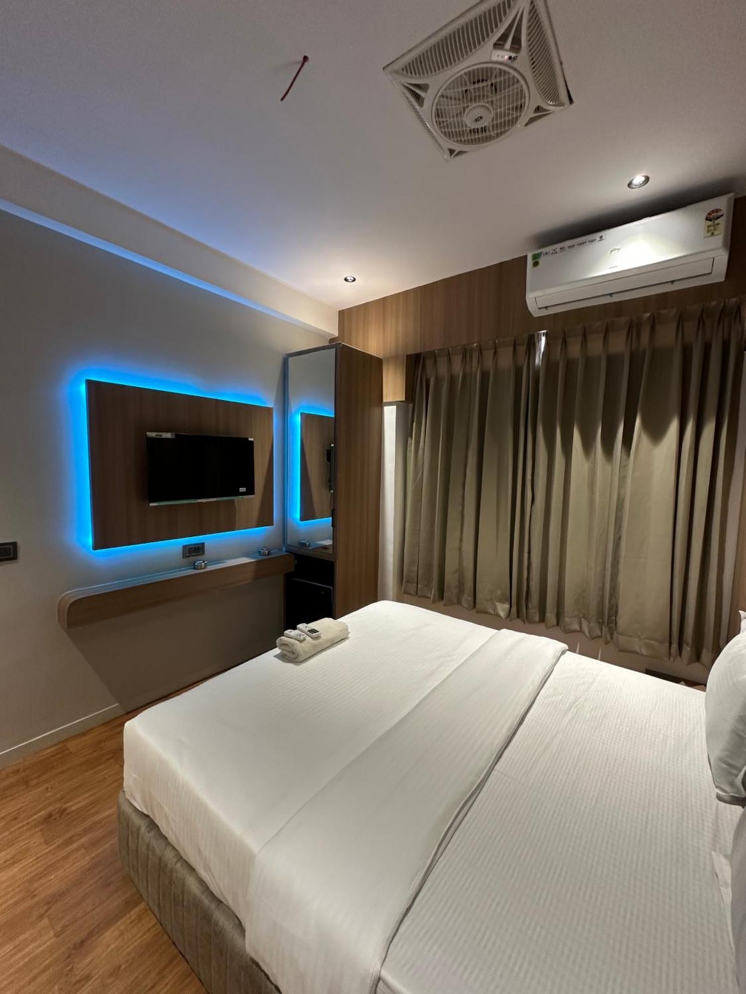 Hotel Victoria Prime سورات المظهر الخارجي الصورة