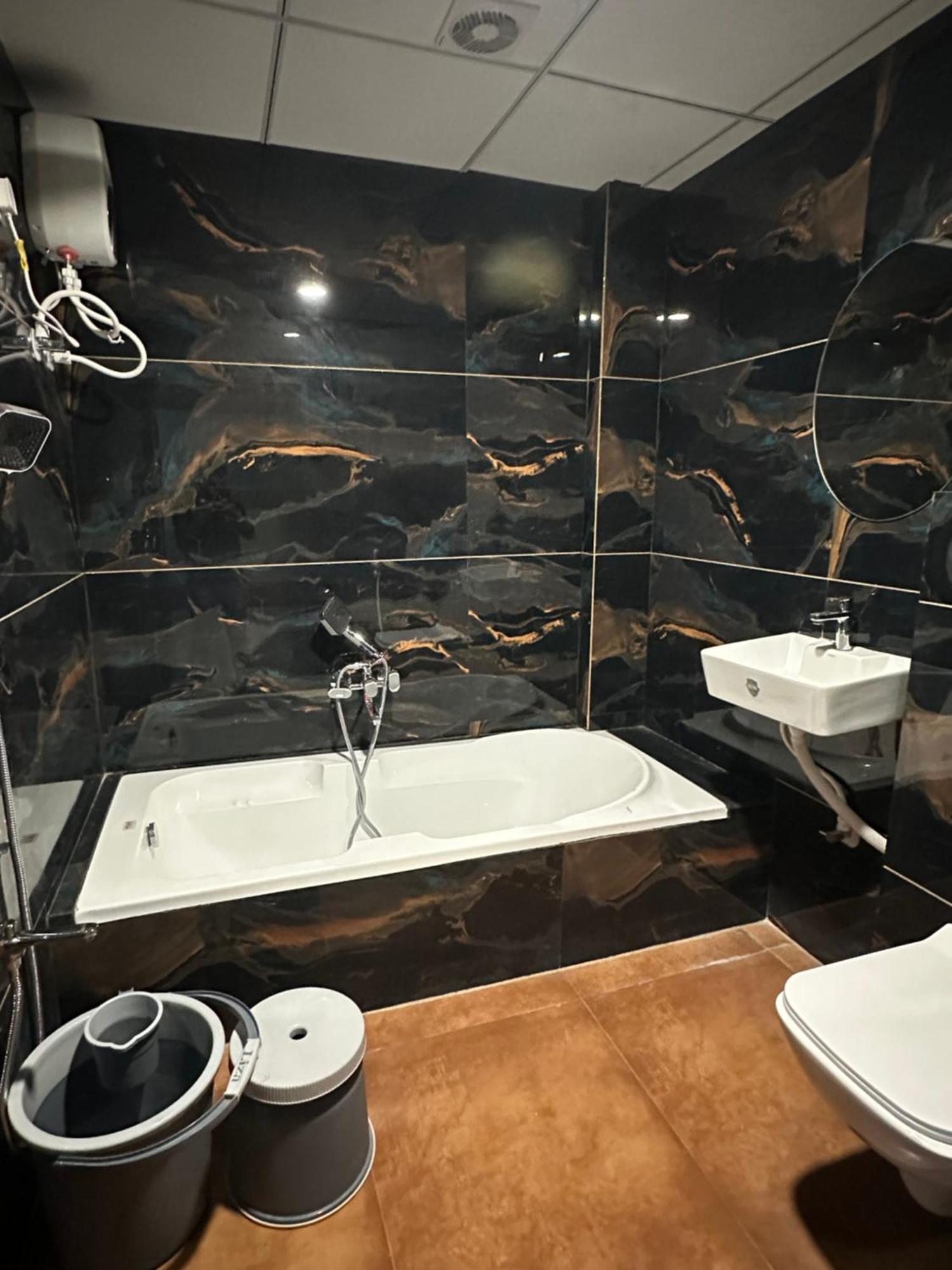 Hotel Victoria Prime سورات المظهر الخارجي الصورة