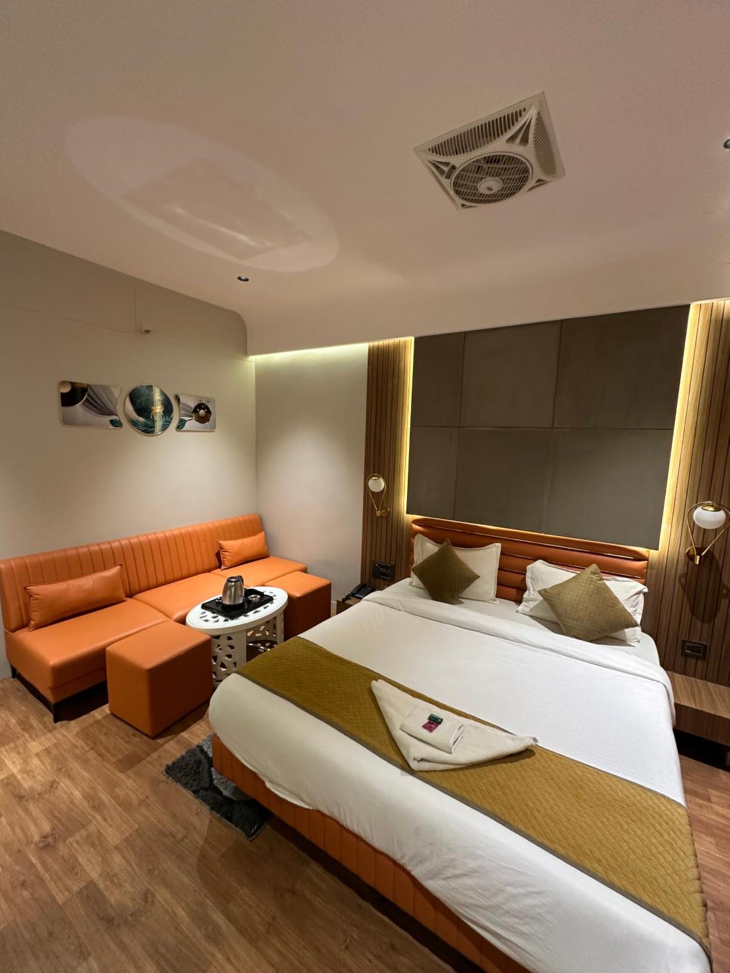 Hotel Victoria Prime سورات المظهر الخارجي الصورة