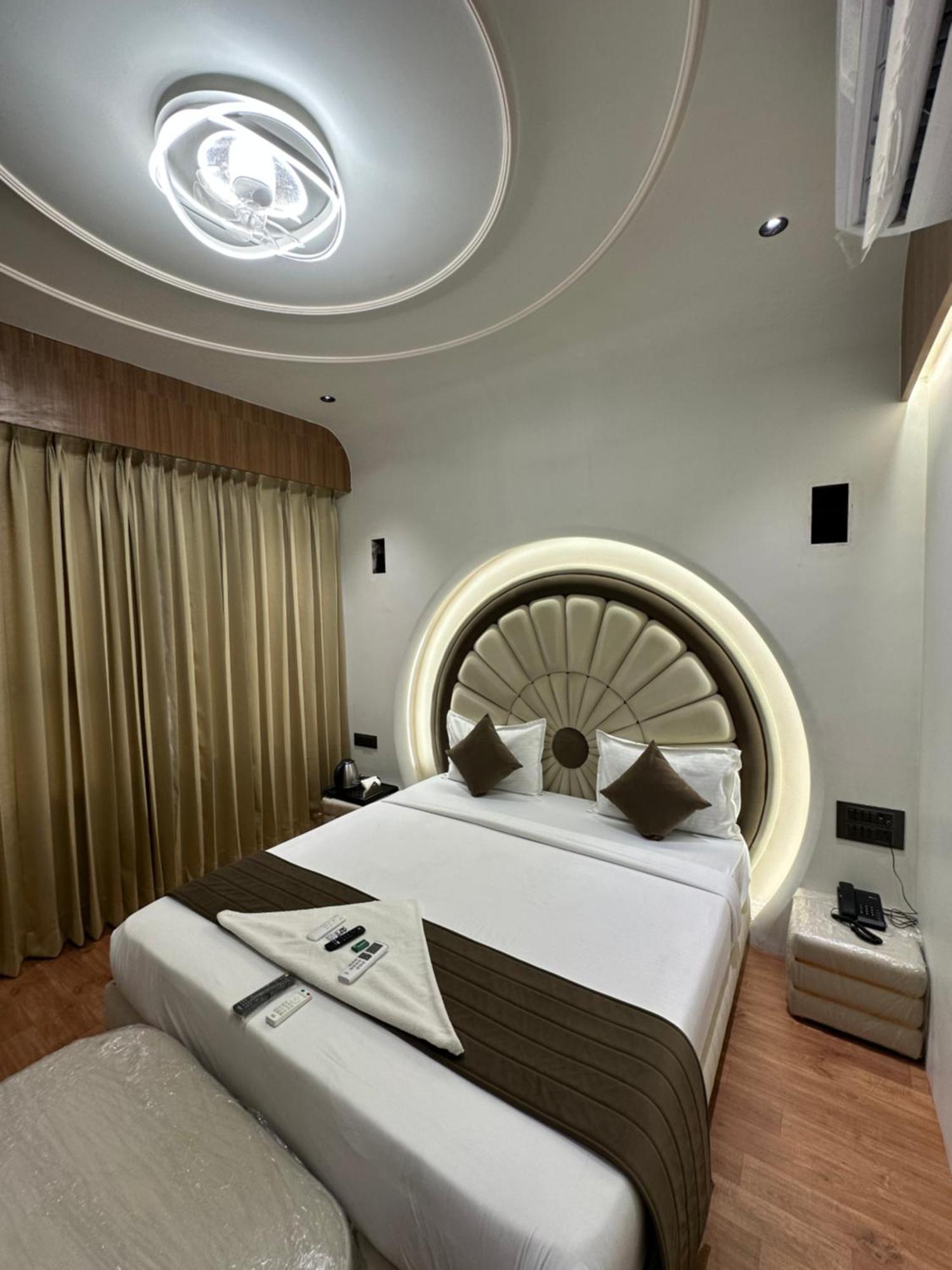Hotel Victoria Prime سورات المظهر الخارجي الصورة