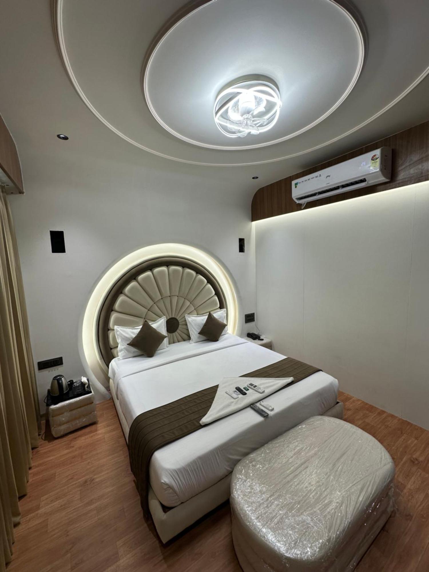 Hotel Victoria Prime سورات المظهر الخارجي الصورة